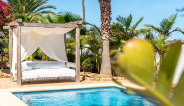 Resa estates Ibiza for sale te koop villa port des torrent zwembad pool and day bed.jpg